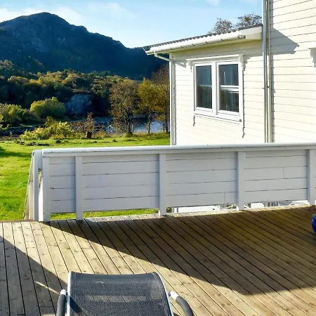 10 Person In Hébergement de vacances Misund
