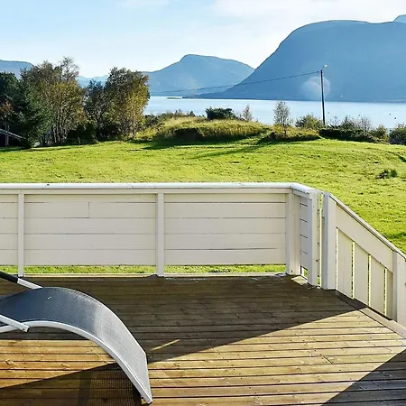 10 Person In Holiday home Midsund