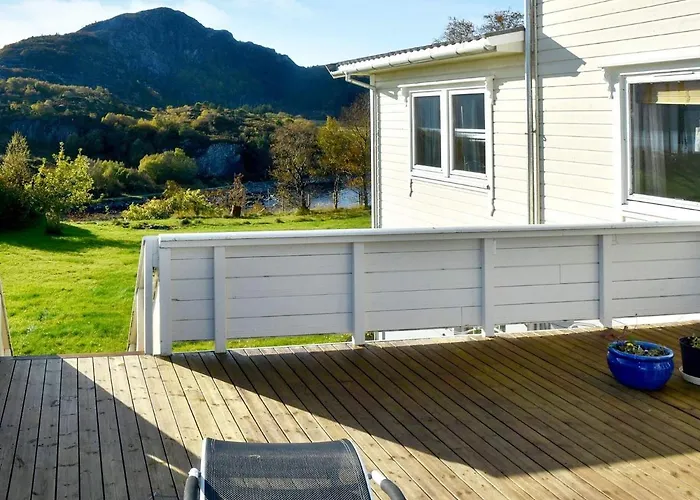 10 Person In Semesterbostad Misund