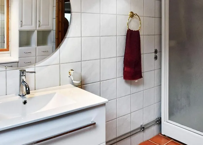 10 Person In Feriehus Misund