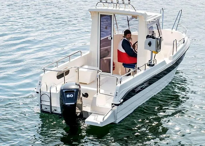 10 Person In Feriehus Misund